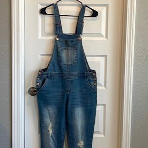 Vanilla Star ⭐️ Overalls!